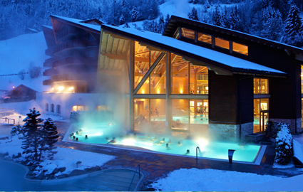 34 degrees all season, just 90 minutes from Geneva: CHF 30 instead of CHF 60 for daily pass for 2 people to Thermes Parc Thermal Baths Complex, incl natural thermal river, indoor & outdoor pools, hot tubs & more (pass valid for 5 hours at the park) 
 Photo