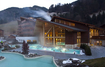 34 degrees all season, just 90 minutes from Geneva: CHF 30 instead of CHF 60 for daily pass for 2 people to Thermes Parc Thermal Baths Complex, incl natural thermal river, indoor & outdoor pools, hot tubs & more (pass valid for 5 hours at the park) 
 Photo