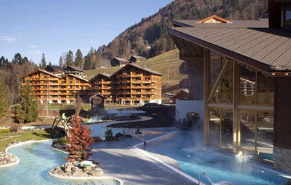 34 degrees all season, just 90 minutes from Geneva: CHF 30 instead of CHF 60 for daily pass for 2 people to Thermes Parc Thermal Baths Complex, incl natural thermal river, indoor & outdoor pools, hot tubs & more (pass valid for 5 hours at the park) 
 Photo