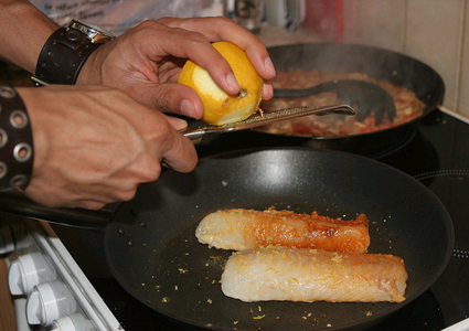 Private cooking class (Indian, Thai, French or Japanese cuisine) at your home with chef Ernie Wilson , for 1-4 people. Ingredients included. In EN or FR. 

1 person:  CHF 90 CHF 45 
2 People: CHF 130 CHF 62 
3 People: CHF 170 CHF 79 
4 People: CHF 210 CHF 95  Photo
