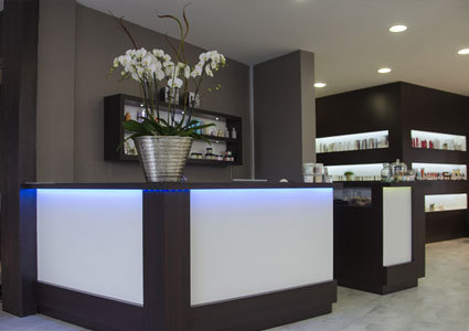 Just opened in Eaux Vives: Shampoo, Cut & Brushing at the new Hair Salon in Ephemere Beauty Institute

Women: CHF 110 CHF 54 
Men: CHF 60 CHF 29  Photo