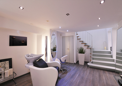 CHF 185  CHF 89 
Valmont Massage or Facial at the luxurious 43 Spa in Geneva old town: 

Valmont Massage: 185 CHF 89 
Valmont Massage + Facial: 335 CHF 149  Photo