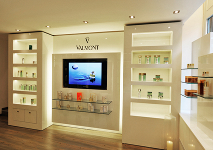CHF 185  CHF 89 
Valmont Massage or Facial at the luxurious 43 Spa in Geneva old town: 

Valmont Massage: 185 CHF 89 
Valmont Massage + Facial: 335 CHF 149  Photo