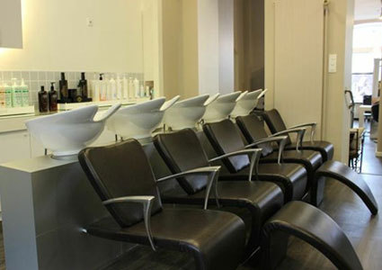 1st time on BuyClub
Exclusive Hair pampering at Charles Royston Hair Salon in Rive.
Women: 

Cut, Conditioning & Brushing: CHF 120 CHF 59 
Cut & Color: CHF 195 CHF 97: 
Cut & Highlights/Lowlights: CHF 270 CHF 135 
Men: 

Cut & Brushing: CHF 71 CHF 35 Photo