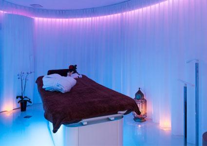 Pampering Beauty Treatments at the Exclusive Oosmosis Spa in Rive

Relaxing Oil Massage (75 min) : 220 CHF 99 
Endermolift® Facial (75 min): 235 CHF 99 
Exfoliating Mint Body Scrub (45 min) : 160 CHF 79  Photo