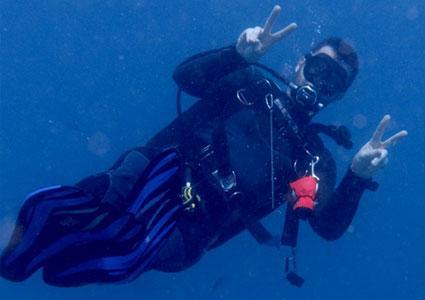 Scuba Diving Courses in ENG & FR with Atlantis Dive (in Lake Geneva or Heated Pool) 


	2-hr Intro Class: CHF 100 CHF 49 
	Open Water Diver Course: CHF 850 CHF 399  


No Previous Diving Experience Necessary
 Photo
