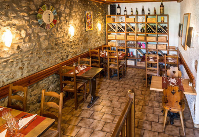 4 Stars on TripAdvisor,
4.4 Stars on Google

3-Course Entrecôte Dinner for 2 at La Petite Auberge 
(Chêne-Bourg)

Swiss-Portuguese specials served in a mountain-chalet style setting
 Photo