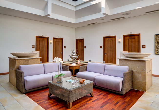 Full-Day All-Access Pass to the Award Winning Willow Stream Spa @ Fairmont Le Montreux Palace 5-Star Hotel (Winner: 'Best Luxury Hotel Spa in Switzerland')   

lncl access to all Spa facilities & to all group fitness classes
 Photo