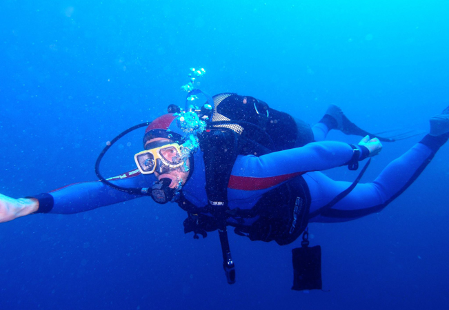 Valid All Summer
Scuba Diving Courses in EN & FR with AHDDG & Atlantis
(in Lake Geneva or Pool)


	2h Intro Class: 200 CHF 75
	"Open Water Diver" Certificate Course: 1030 CHF 479  


No previous diving experience necessary
 Photo