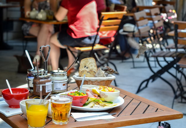 Summer Brunch 7/7 for 2 People at Le Pain Quotidien (Rive & Georges-Favon)

2 x Royal Brunches incl eggs, avocado toast, tabbouleh​ salad, beetroot caviar, bread-basket, hot & cold drinks & more
 Photo