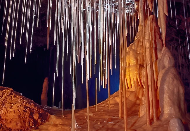 Tripadvisor Travellers' Choice
2 or 4 Entries to Vaud's Vallorbe Caves ('Grottes de Vallorbe'): Switzerland's Largest Cave Complex, 1h20 from Geneva & 40 min from Lausanne

For all ages & physical abilities
 Photo