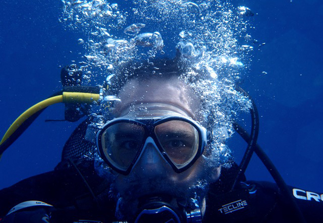 Scuba Diving Courses in EN & FR with AHDDG & Atlantis
(in Lake Geneva or Pool) 

 


	2h Intro Class: 200 CHF 75
	"Open Water Diver" Certificate Course: 1030 CHF 479  


No Previous Diving Experience Necessary
 Photo