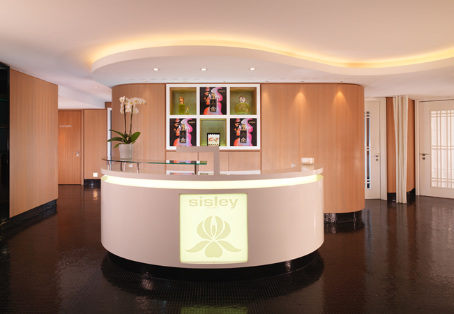 Le Spa by Sisley @ Hotel Le Richemond: The Ultimate Luxury Spa Experience


	1 voucher = 1h massage or facial, plus free sauna & hammam access​ 
	Valid 7/7: Mon-Fri 10h-18h & Sat-Sun 10h-15h

 Photo