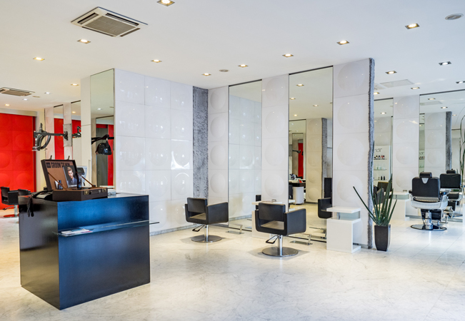 4.9 Stars on Facebook
19th Avenue: Among Geneva's Most Respected Hair Salons (4 Locations) 
Women:


	Cut: 131 CHF 78 
	Cut & Color: 220 CHF 129 
	Cut & Highlights: 336 CHF 199 


Men:
Cut: 74 CHF 44
 Photo