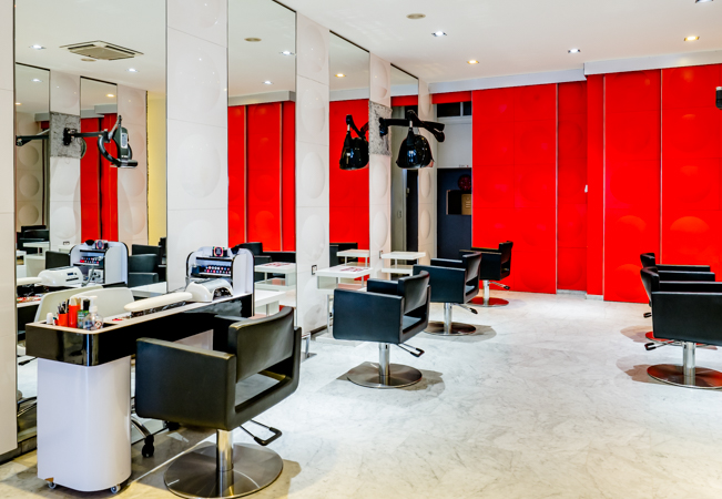 4.9 Stars on Facebook
19th Avenue: Among Geneva's Most Respected Hair Salons (4 Locations) 
Women:


	Cut: 131 CHF 78 
	Cut & Color: 220 CHF 129 
	Cut & Highlights: 336 CHF 199 


Men:
Cut: 74 CHF 44
 Photo