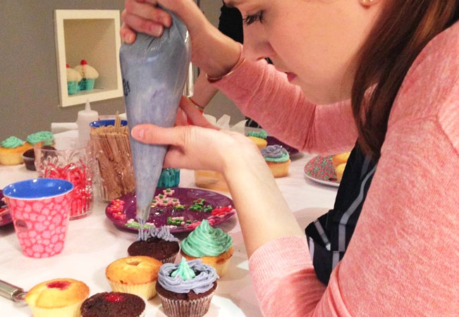 Cupcake Making Workshop at Cuppin's (Lausanne Center)


	2h Workshop
	All material included
	Take the decorated cupcakes home with you at the end

 Photo