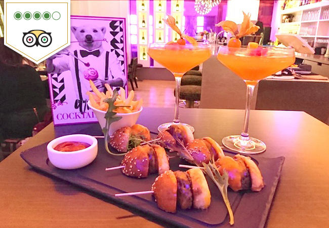 Afterwork Cocktails Experience at Riverside Café: Among Geneva's Trendiest Afterwork Scenes
​Includes 3 Mini Cheeseburgers + 2 Cocktails for 2 People
 Photo