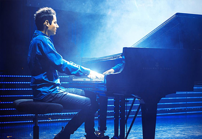 1.2 Billion Web Views
World's Fastest Pianist & Global Piano Sensation Peter Bence Performing Hits by Queen, Sia, Michael Jackson & More: Oct 12 @ Théâtre du Léman, 20h
 Photo