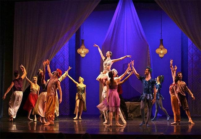 "Sublime ballet of the most famous Oriental fairy tales" - tempslibre.ch
​Shéhérazade's 1001 Nights by Ballet de Milan (the 1st Italian company that performed at Bolshoi Theater) March 1, Théâtre du Léman
 Photo