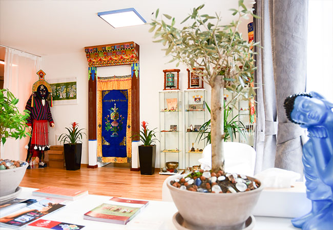 5 Stars on Google

Tibetan, Thai or Ayurvedic Massage By ASCA-Certified Therapists at Tibet Herbal Spa (Open 7/7)


	1h Massage: 110 CHF 69
	2h Herb-Bath & Massage Package: 180 CHF 117

 Photo