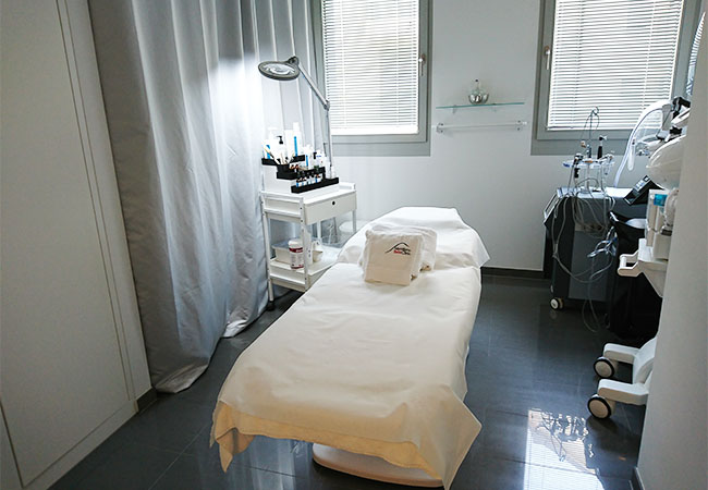 SkinCeuticals® Facial or California Massage at Mont Blanc Swiss Clinic (Nyon)
 


	1h SkinCeuticals® Facial: 170 CHF 79
	1h California Massage: 150 CHF 79​​


​Premium treatments in this high-end institute, featured for the 1st time on BuyClub
 Photo