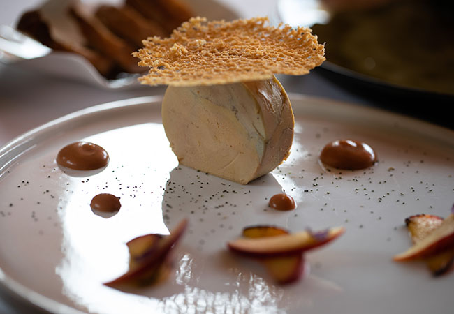 Michelin Guide & GaultMillau Selection 

Le Loti at La Réserve Genève: 4-Course Fusion-Cuisine Dinner for 2 PeopleGourmet seasonal cuisine using
prime products cooked to perfection
 in one of Geneva's best restaurants.
Valid Dinner 7/7 Excluding Saturdays
 Photo