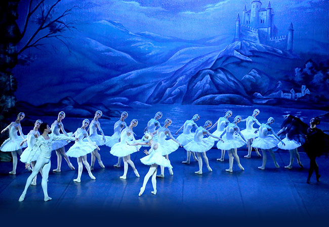 "Artists of great international prestige" - El Mundo Madrid

Tchaikovsky's Swan Lake Ballet By St. Petersburg
Classical Ballet Starring Joy Womack: Prima Ballerina of Kremlin Ballet Theatre  December 15 @ BFM, 20h

 
 Photo