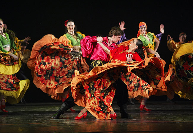 Chosen by Russia to Open the Sochi Olympic Ceremony

Moscow State Dance Theatre Gzhel in "Dances of Nations": an Extravaganza of Russia's Different Traditional Dances

Nov 25 at 19h @ Théâtre du Léman
 Photo