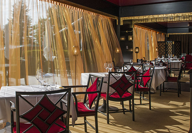 1 Michelin Star
​Lunch at Tsé Fung @ La Reserve Hotel: Switzerland's Only Michelin-starred Chinese Restaurant

1 voucher = CHF 140 lunch credit valid 7/7
 Photo