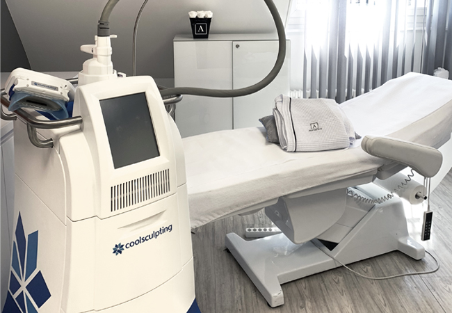 Freeze Away 30% of Fat Cells in 30 Min, FDA Approved
​​CoolSculpting® Cryolipolysis Procedure to Freeze Away Fat Cells at Aesthetics: Among Geneva's Leading ClinicsRevolutionary non-invasive procedure called "effective in eliminating fat" by the Mayo Clinic and "near lipo results" by Vogue
 Photo