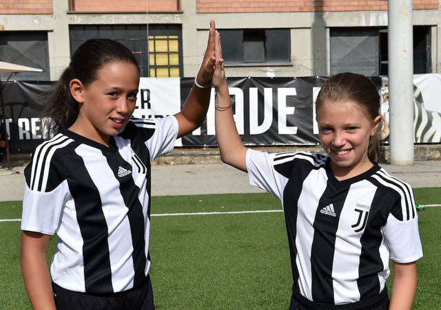 Ages 8-18
Juventus Academy Soccer Day Camps by Collège du Léman. Choose July 22-26 or July 29 - Aug 2. In EN & FR, for All Levels, Boys & Girls​Official Juventus coaches from Italy run these world-class camps of 5 days each (no sleep over) at Collex-Bossy stadium. Incl breaki + lunch + complete Juventus kit
 Photo
