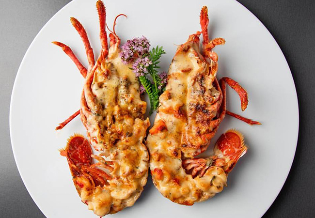 "Remarkable" - GaultMillau
Gourmet French Cuisine at Le Floris by Chef Claude Legras: Winner of 5 Michelin Stars Over a 35 Year Career

1 voucher = CHF 200 food & drink credit 
 Photo