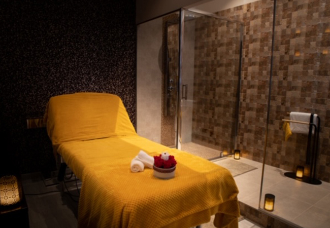 4.7 Stars on Google

First Class Beauty Institute (Champel). Choose:


	Mani + Pedi
	​Relaxing Massage
	Venus Glow® Rejuvenation Facial


5 different beauty zones & little extras like free valet parking at this chic beauty institute
 Photo