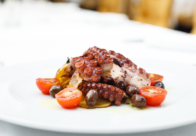 "Temple of Spanish Flavours" - Le Temps

Paella, Galician Octopus, Gambas & More Spanish Specials at El Ruedo: CHF 120 Open CreditAuthentic Spanish cuisine at this long-running restaurant praised by the local press, open 7/7 (except Wed)

 
 Photo