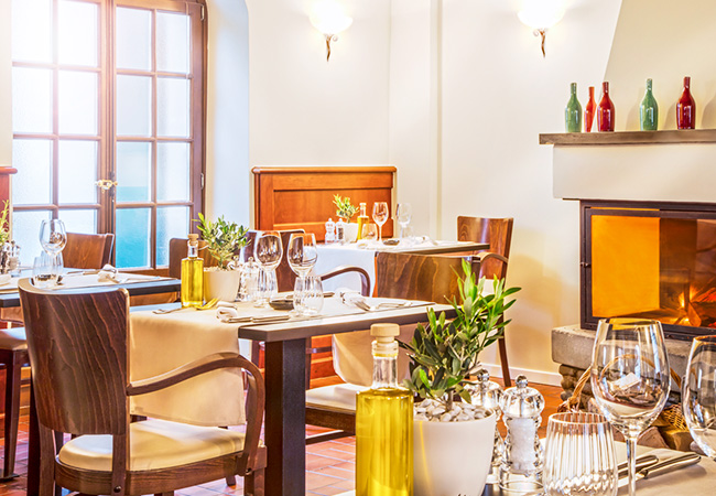 "Exquisite & sumptuous" - Gault & Millau

French Cuisine at L'Olivier de Provence in Old Carouge: CHF 120 Credit

Award-winning cuisine by chef Romain Maillot, who worked for Chef Alain Ducasse (3 Michelin stars). Valid dinner Tue-Sat
 Photo