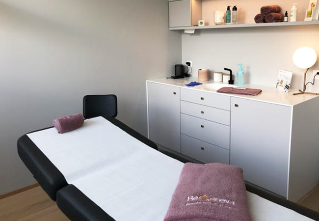 5 Stars on Google
4 Sessions of Permanent Laser Hair Removal at ReGeneva (near Airport): Bikini / Underarms / Legs 

By summer you'll be super smooth...Done with state-of-the-art LightSheer-Quattro™ laser technology
 Photo