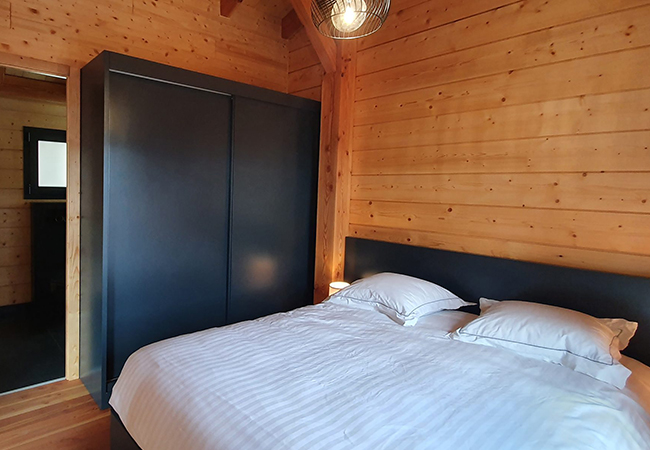4.5* on TripadvisorAnzère (Valais): 2-Nights in Private Chalet for Up to 8 People at Woodland Village​​​​​​. Valid til December 2024

Fully-equipped 3-bedroom private chalet, 5 minutes from Anzère village center
 Photo