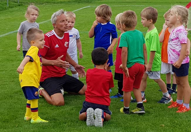 Ages 3-13
Summer Soccer Camps for Boys & Girls in English & French with InterSoccer 
(Geneva / Vaud)


	Geneva: Varembe, Vessy, Grand Saconnex, Versoix
	Vaud: Pully, Nyon, Etoy

 Photo