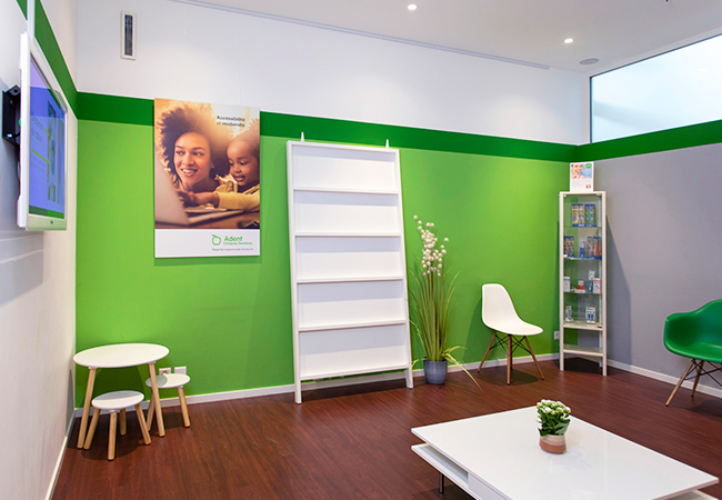 4.8 Stars on Google

Adent Dental Clinic (Meyrin):


	Dental cleaning: 176.5 99
	Dentist check-up + X-rays: 159 89


Adent is one of Switzerland's largest dental groups with 24 locations. Their Meyrin center has great reviews & extra-long open hours (until 20h / 21h on most days)
 Photo