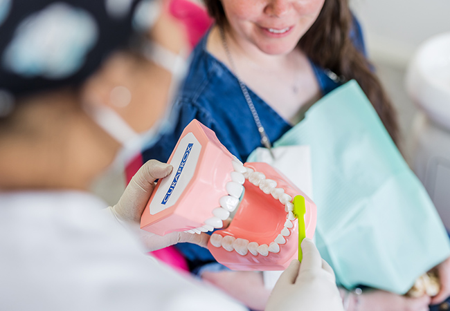 4.8 Stars on Google

Adent Dental Clinic (Meyrin):


	Dental cleaning: 176.5 99
	Dentist check-up + X-rays: 159 89


Adent is one of Switzerland's largest dental groups with 24 locations. Their Meyrin center has great reviews & extra-long open hours (until 20h / 21h on most days)
 Photo