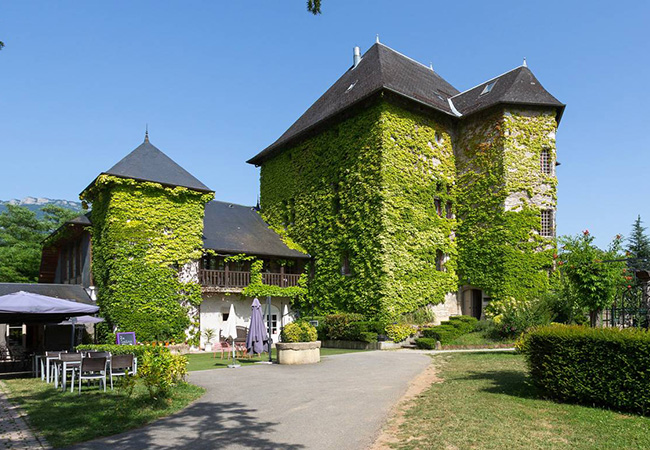 4 Stars on Tripadvisor
​Castle-Hotel Getaway in Chambéry (1h20 from Geneva) at Château de Candie, Valid til April 2023

Beautiful 14th-century castle-hotel with outdoor pool & Michelin Guide-recommended restaurant, in the beautiful French Savoie
 Photo