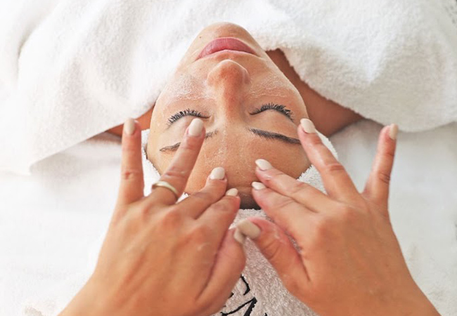 5 Stars on Google
Sense of Beauty (near Shopping Street):


	Massage: 180 79
	Facial: 220 79
	Mani-Pedi 169 89



Opened in 2022 and already rated 5 stars on Google
 Photo