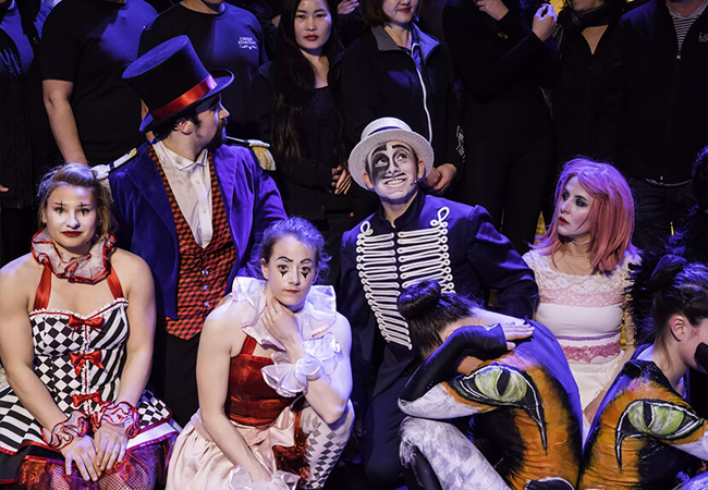 "Amazing!" - Tribune de Geneve
Starlight Circus (Plainpalais): 


	April 1 20h
	Apr 2 @ 10h or 18h



Contemporary animal-free circus combining  acrobats, clowns, jugglers, hoopers, dance, live music & more, for the whole family
 Photo