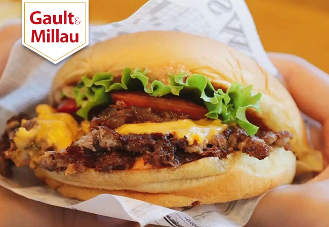 "These burgers stand out" - Gault&Millau
Smash-Burgers at Kheops' Kitchen (Grand Lancy): CHF 50 Food & Drinks Credit

Swiss premium-beef burgers 'smashed' down on the grill for more flavour. Open Tue-Sun
 Photo