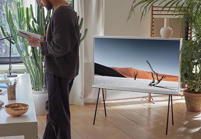 &ldquo;Delivers style & serious 4K visuals&rdquo; - Techradar

SAMSUNG The Serif&reg; Smart TV QLED Ultra HD 4K (Free Delivery) 

Samsung's The Serif TV is a perfect blend of style & functionality. Choose 49&rdquo;, 55&rdquo; or 65&rdquo; size
 Photo