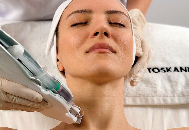 "Microcurrent facial is the non-invasive facelift" - ELLE
CACI® Microcurrent Lifting Facial​​​​​​ or Electro-Mesotherapy Facial at Cariatide (Nations)  

Technology-driven facials that rely on electric currents to deliver results which ELLE and VOGUE love
 Photo