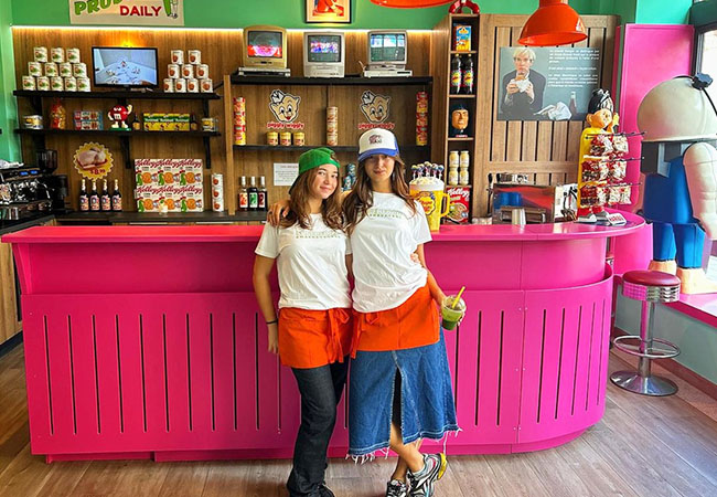 "Original & exotic" - Gault&Millau
Superfood Smashburgers (Eaux Vives): CHF 50 Food & Drinks Credit for Take-Away & Eat-InRecommened by 92% of BuyClubbers!
By the Magician who launched Chez Ma Cousine, Demi Lune, M Bouillon & more
 Photo