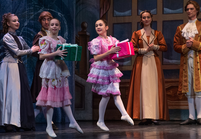 The Xmas Classic for All Ages
The Nutcracker Ballet: Dec 9 20h @ BFM. Starring Kateryna Floria (Prima Ballerina of Luxembourg Ballet) & Ukraine Classic Ballet Company

The ultimate Xmas classic with an international cast and 50 dancers on stage
 Photo