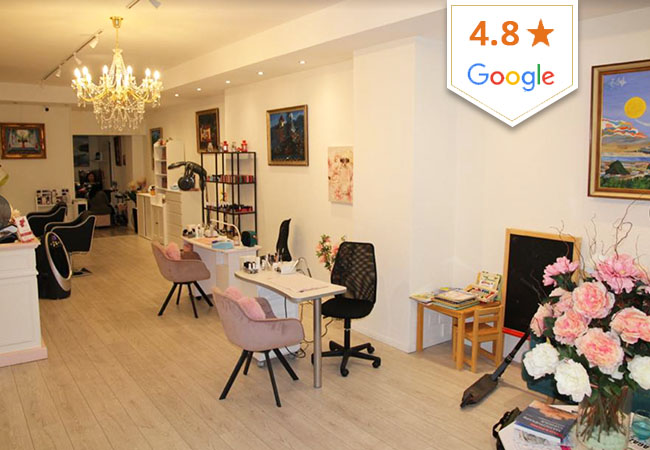 4.8 Stars on GoogleAkaBeauty (Eaux-Vives):


	Classic Mani + Pedi: 100 69
	Semi-Permanent Mani + Pedi: 172 89
	Hydrating Facial: 120 79

 Photo