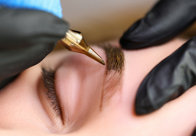 "For incredibly clear skin" - ELLE​
Carbon Laser Peel at Avagique (Cornavin): 5* on GoogleAlso known as the "Hollywood Peel", this painless facial exfoliates & stimulates natural collagen production. Options also for digital eyebrow microblading or lip pigmentation
 Photo